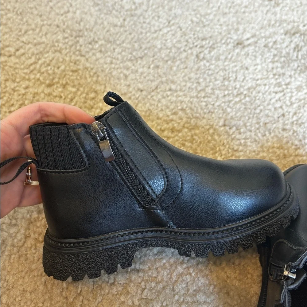 NWOT Black Kids Boots Size 7 With Zipper Enclosire